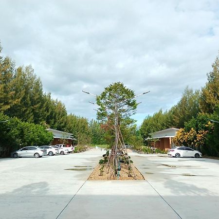 פראצ'ואפ קירי קאן Three Bays Resort מראה חיצוני תמונה