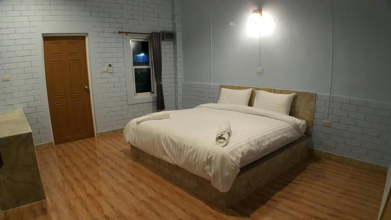 פראצ'ואפ קירי קאן Three Bays Resort מראה חיצוני תמונה